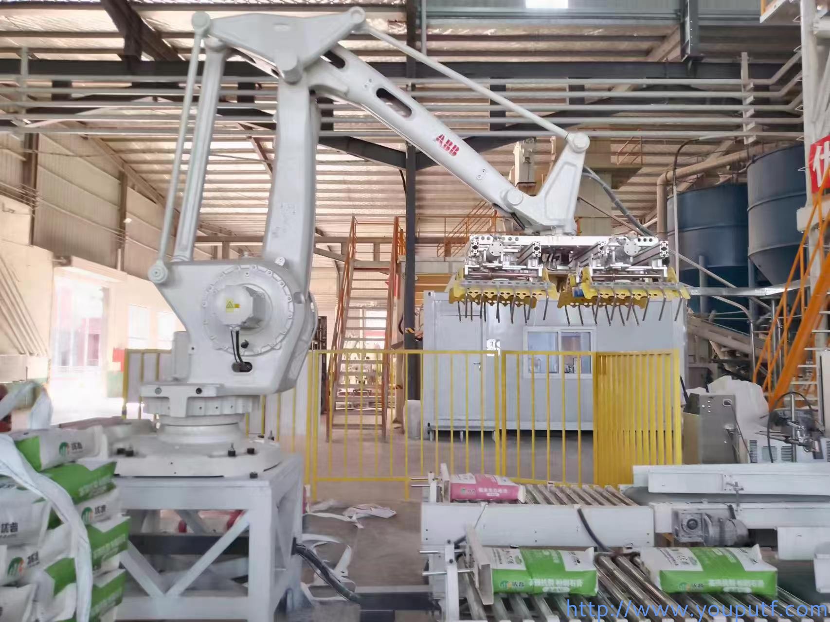 1744509595467457.jpg 機械手.jpg